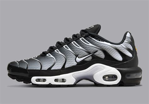 nike air max black and silver